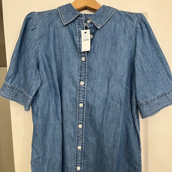 Talbots short-sleeve denim top.  Brand new. - Picture 4 of 5